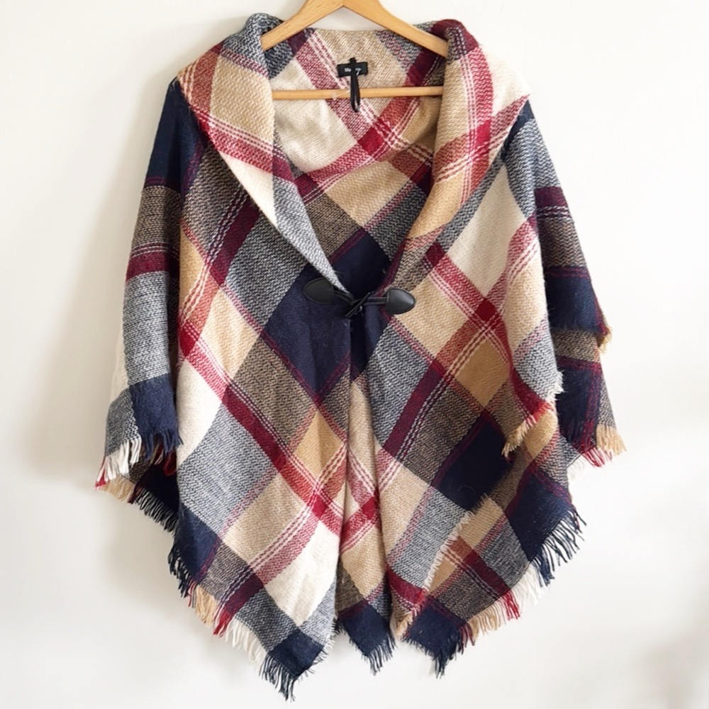 Modena NYC plaid knit soft fringe Shawl/Cape/poncho Women’s One Size NWOT